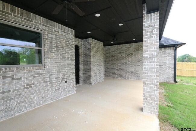 Building Photo - 16527 Cooper Wy