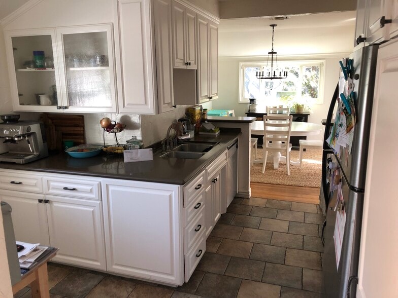 Kitchen - 5507 Noble Ave