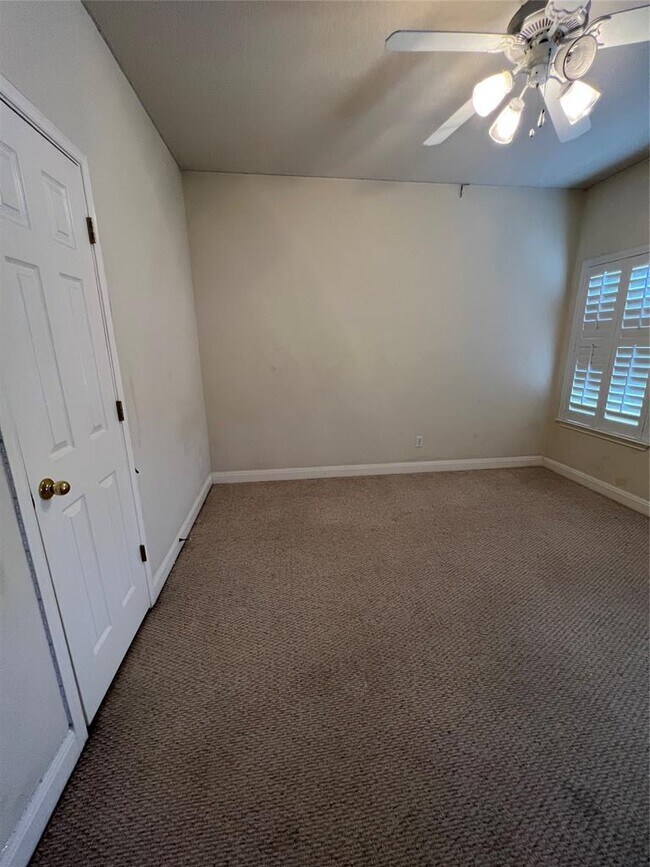 Building Photo - 6126 Hartson