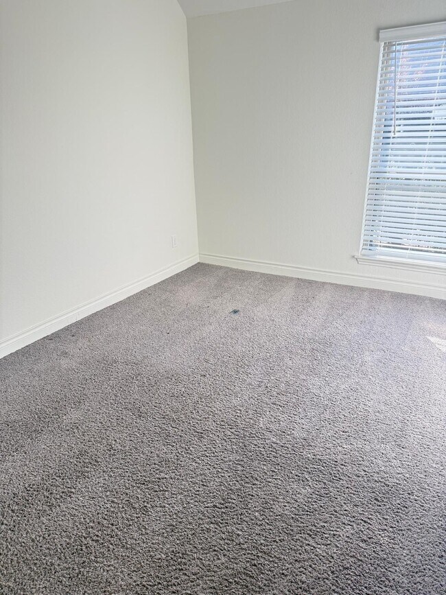 Building Photo - 19715 Hale Hollow Creek Dr