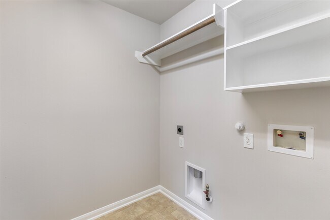 Building Photo - 21915 Saragosa Pond Ln