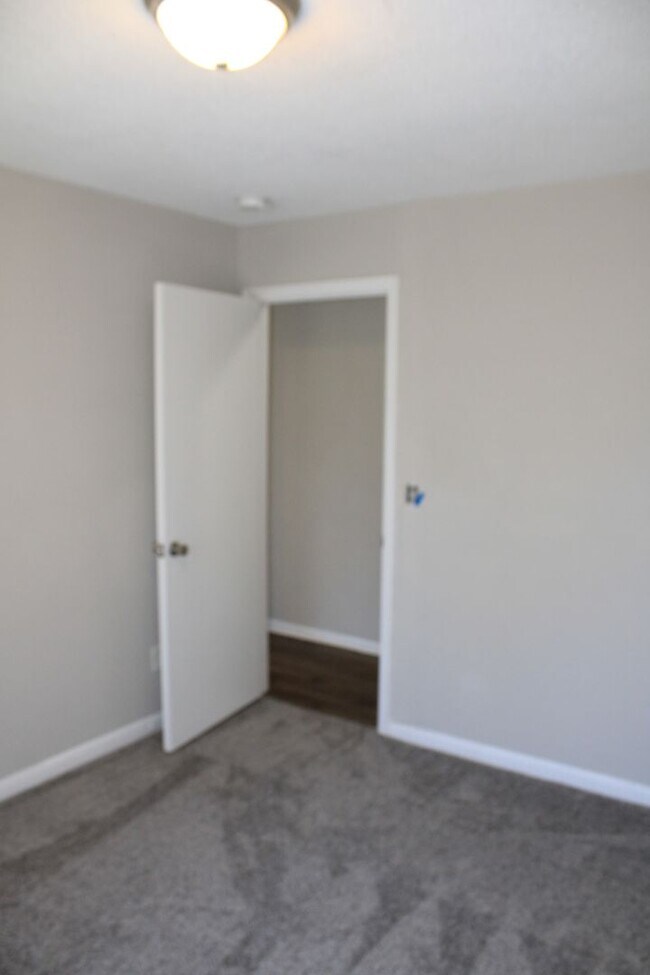 Building Photo - 3517 Byron Pl
