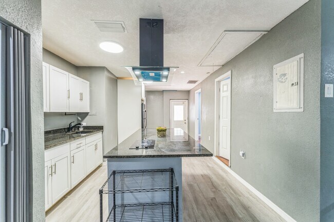 Building Photo - 465 Rio Grande Ln