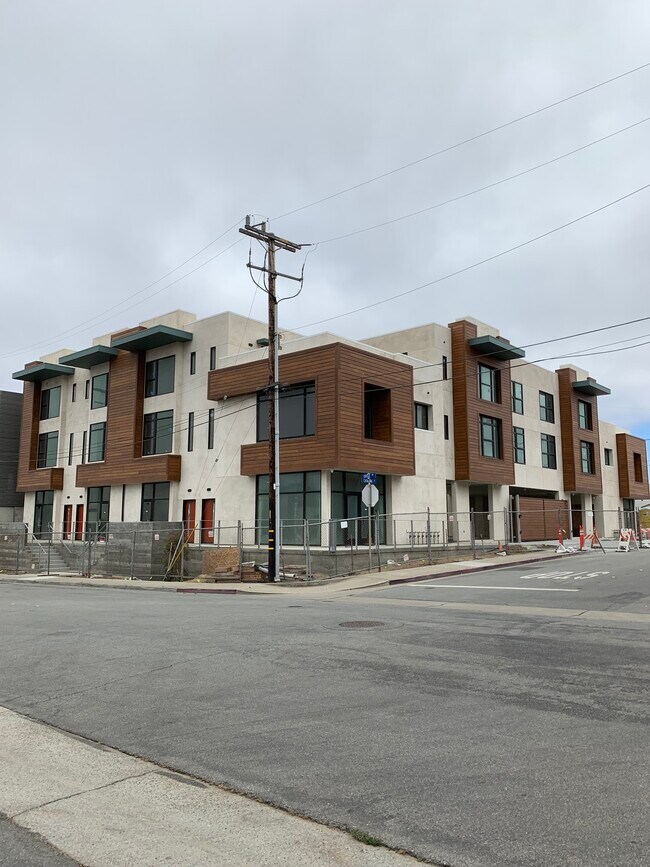 Building Photo - 406 Elder Ave