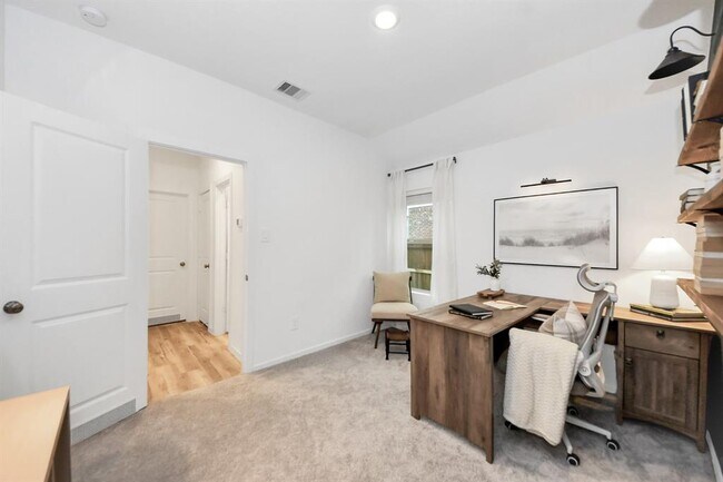 Building Photo - 31703 Daisy Draper Ln