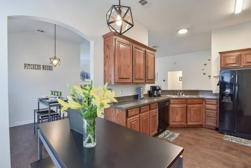 Building Photo - 4514 Ridgeway Dr
