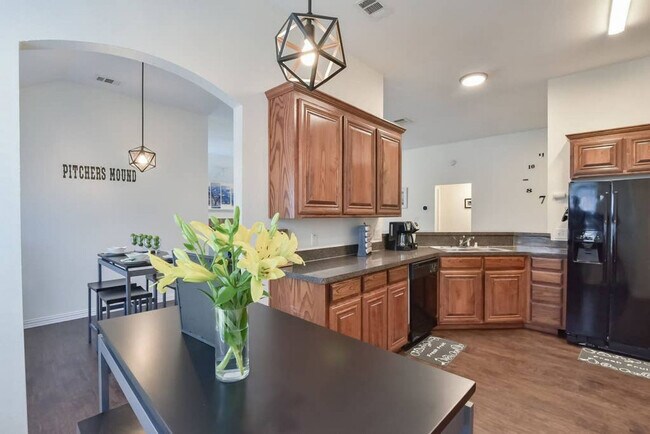 Building Photo - 4514 Ridgeway Dr