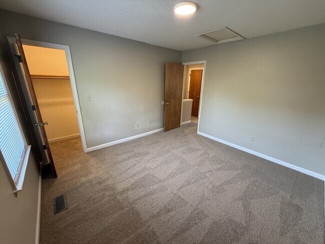 Building Photo - 2905 Faversham Pl