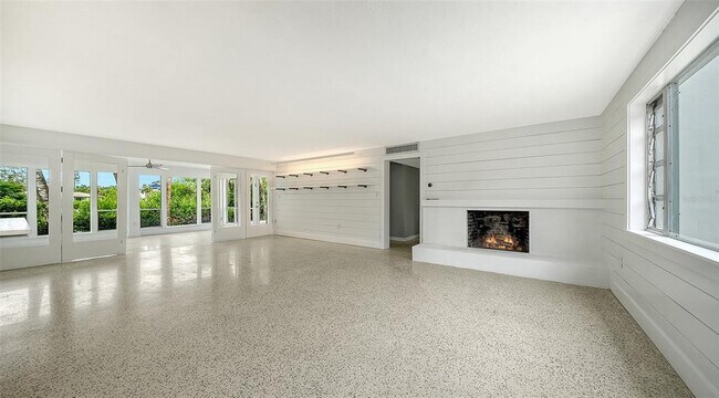 Building Photo - 7665 Sanderling Rd