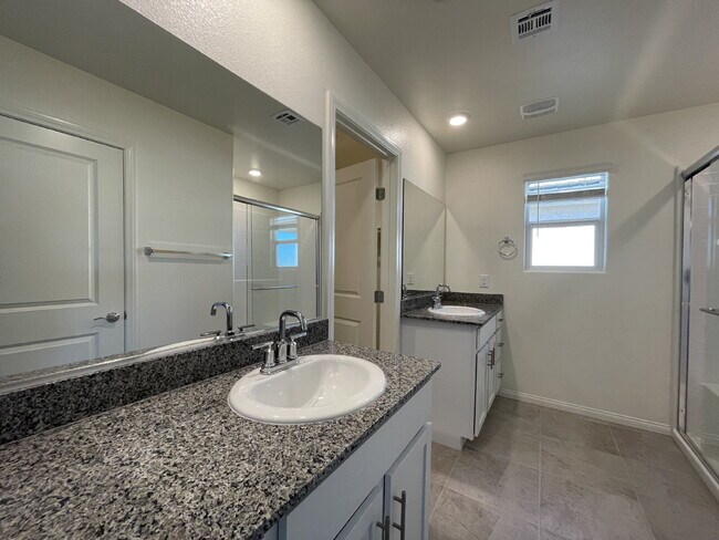 Building Photo - 4 BED 2.5 BATH 2 CAR GARAGE SINGLE FAMILY HOME IN CADENCE, HENDERSON w/ LARGE BACKYARD