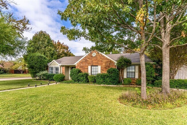 Building Photo - 900 Tupelo Dr