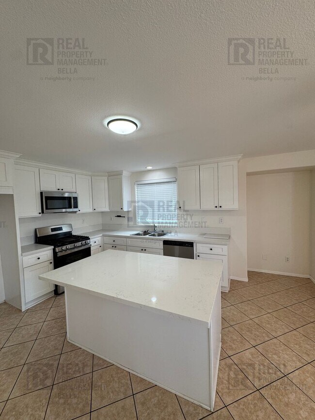 Building Photo - Spacious Moreno Valley Ranch Home with 3-Car Garage & Resort-Style Amenities