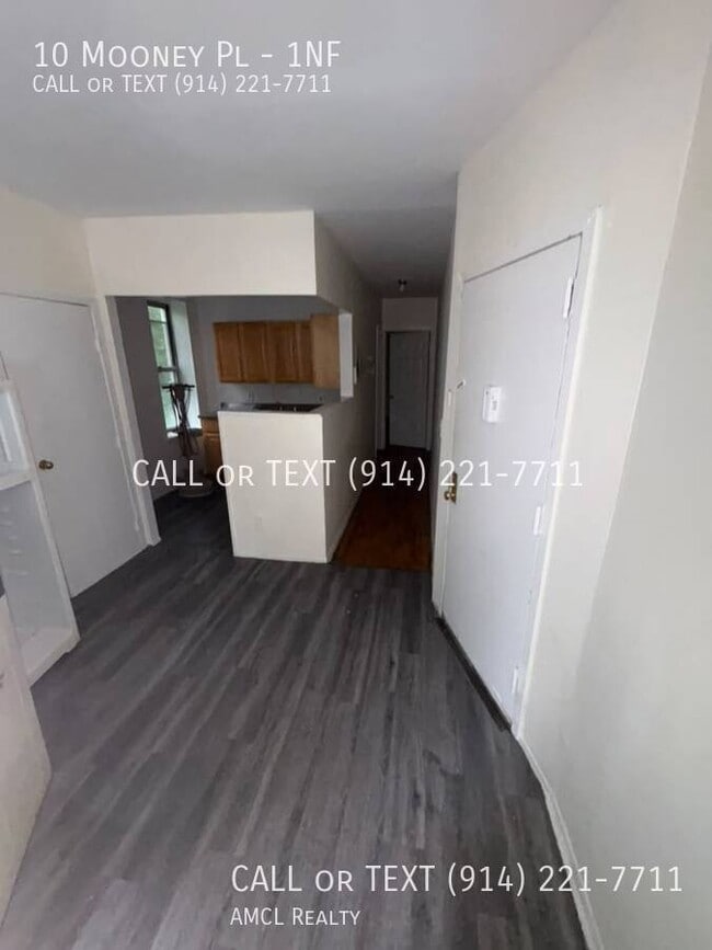 Building Photo - 10 Mooney Pl