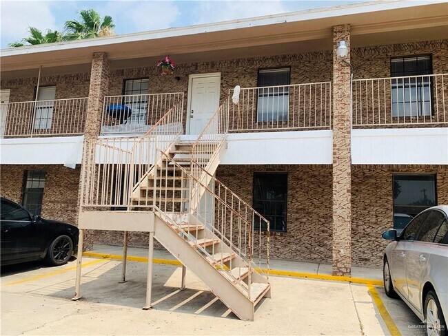 Building Photo - 1004 W Caffery Ave