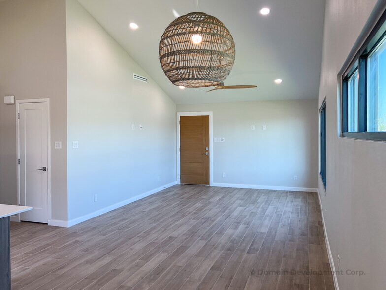 Building Photo - 2709 Woodpecker Rd