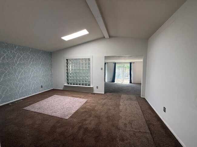 Building Photo - 11424 Faye Ave NE