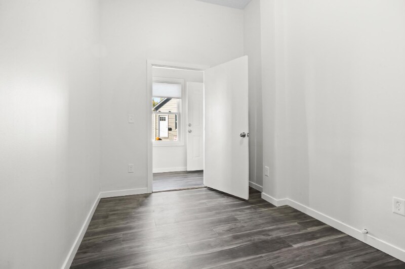 Building Photo - 1277 W 67th St