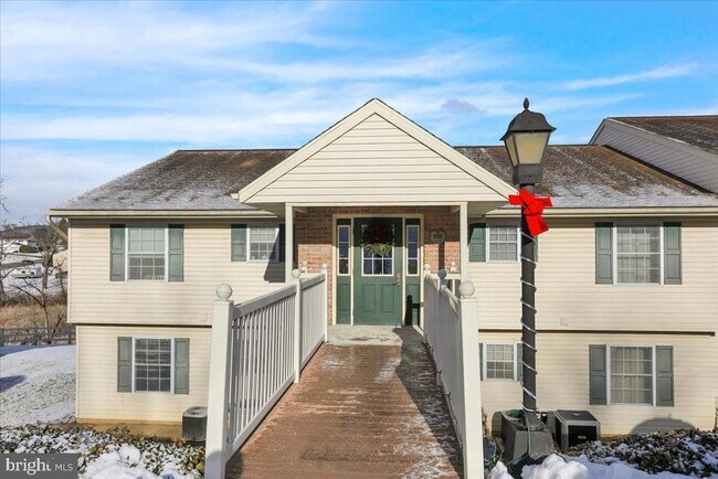 Building Photo - 630 Pine St