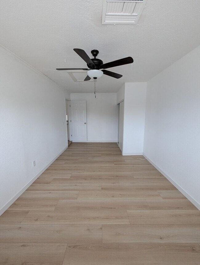 Building Photo - Newly Renovated 4 Bedroom 2 Bath Home In Great Peoria Location