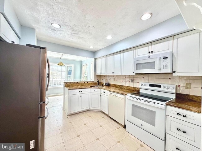 Building Photo - 3141 Gershwin Ln