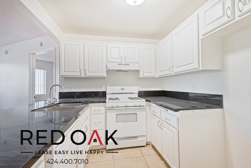 Building Photo - 6660 Vineland Ave