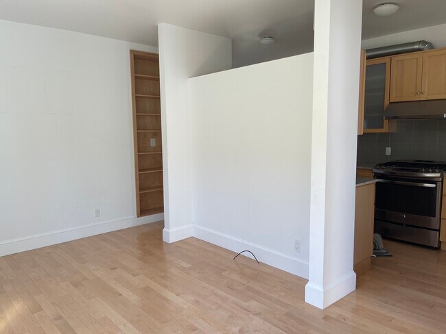 Semi-open floor plan optimizes space and separates kitchen from living room - 3918 Webster St