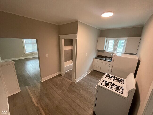 Building Photo - 129 W Hendricks St