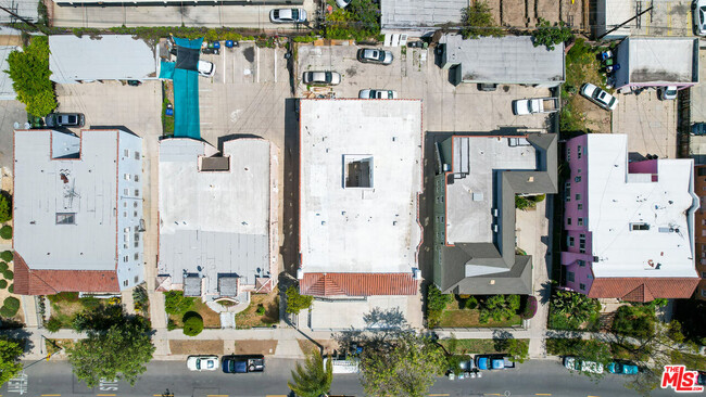 Building Photo - 132 S Kenmore Ave