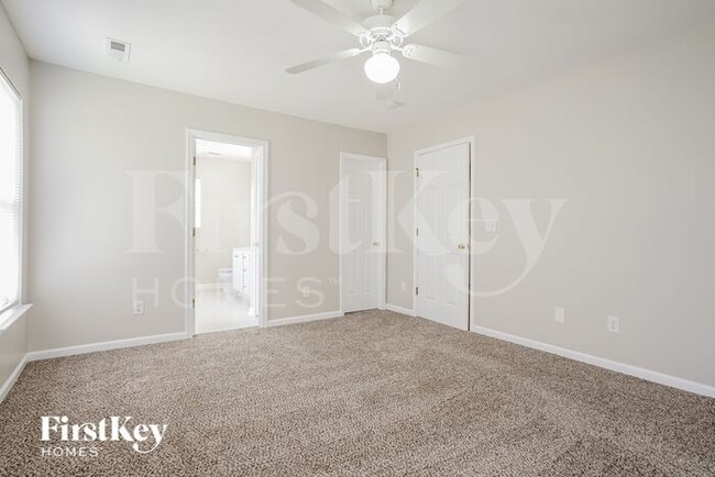 Building Photo - 705 Hawthorn Ridge Dr