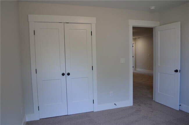 Building Photo - 28 Trace Blf