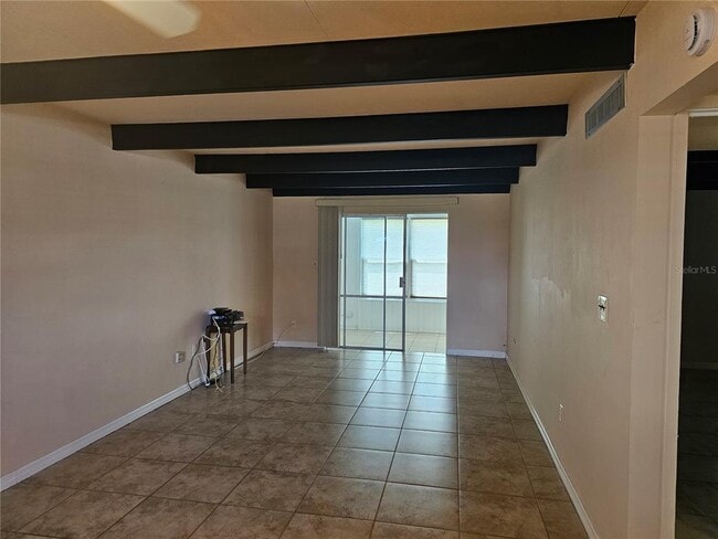 Building Photo - 915 Club Cir