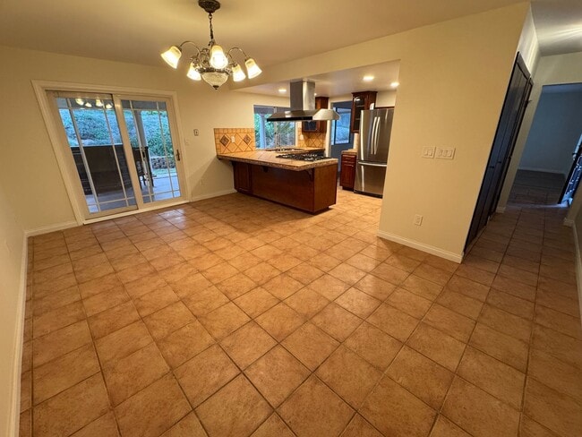 Building Photo - El Cajon Rancho Estate