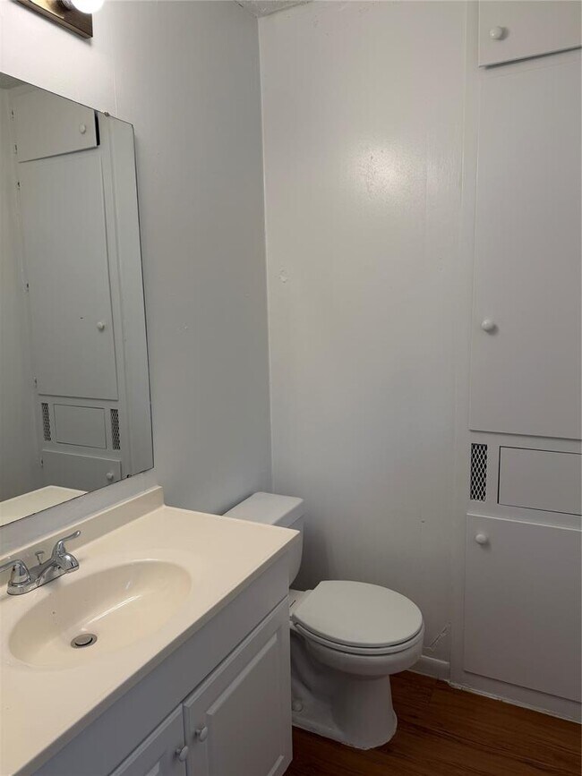Building Photo - 4714 Creek Bend Dr