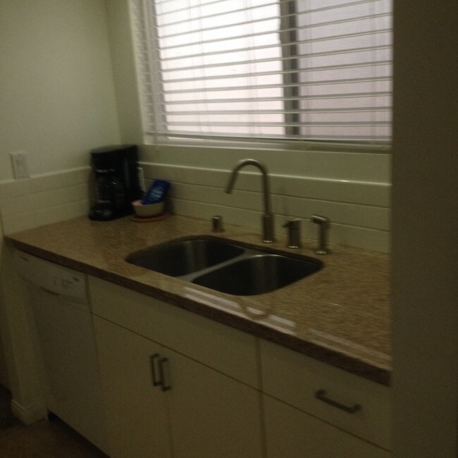 Building Photo - 109 Paloma Ave