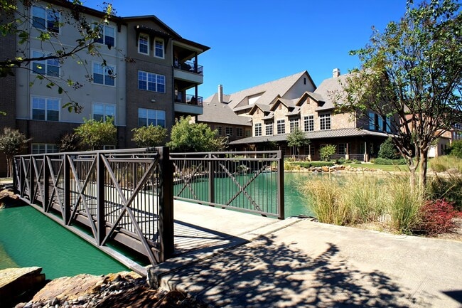 Building Photo - 301 Watermere Dr