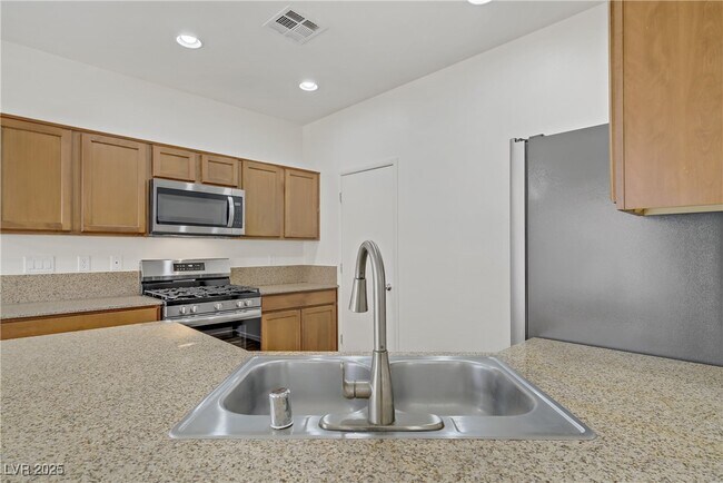 Building Photo - 9535 Stills Way