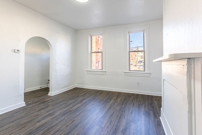 Building Photo - 522 E Warrington Ave