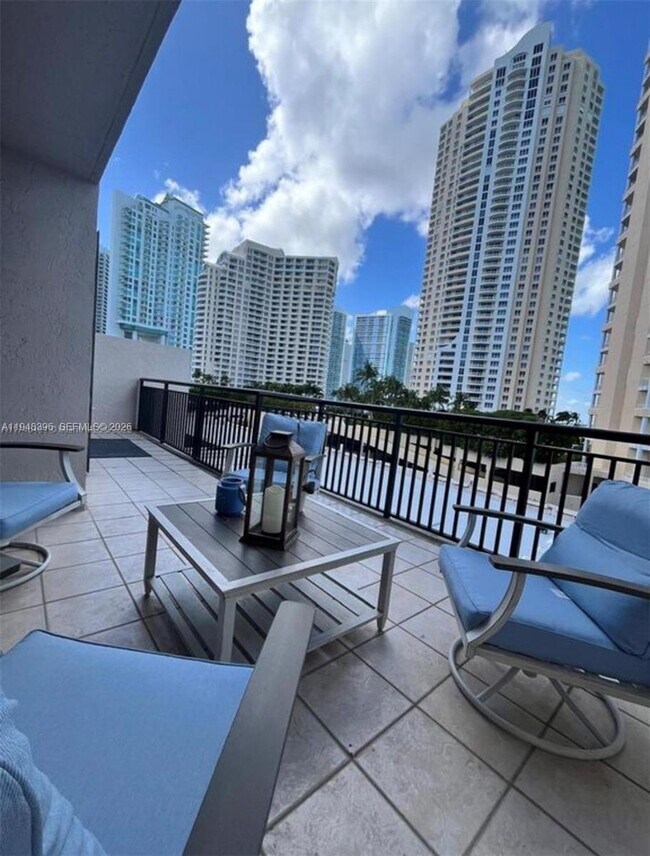 Building Photo - 540 Brickell Key Dr