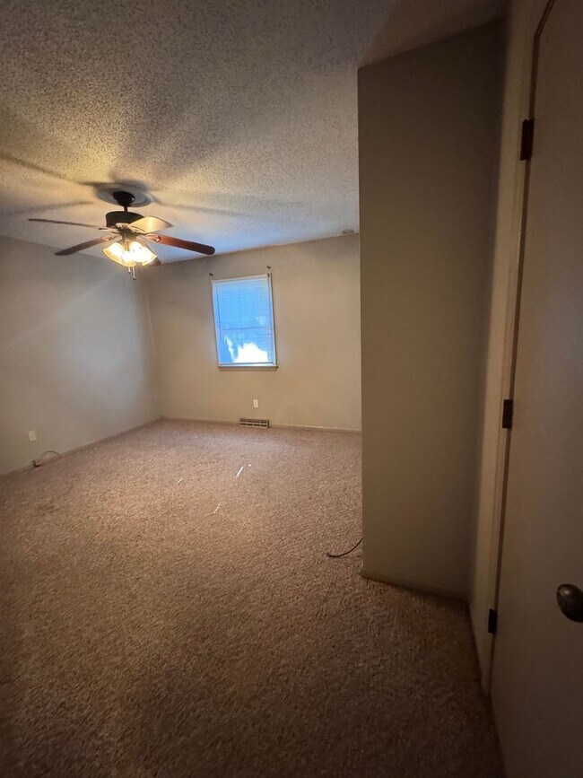 Building Photo - 1410-1410 E Camino Alto St