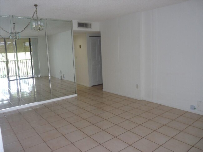 Building Photo - 14211 N Kendall Dr