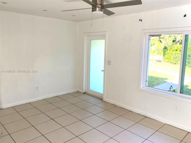 Building Photo - 920 NE 108th St