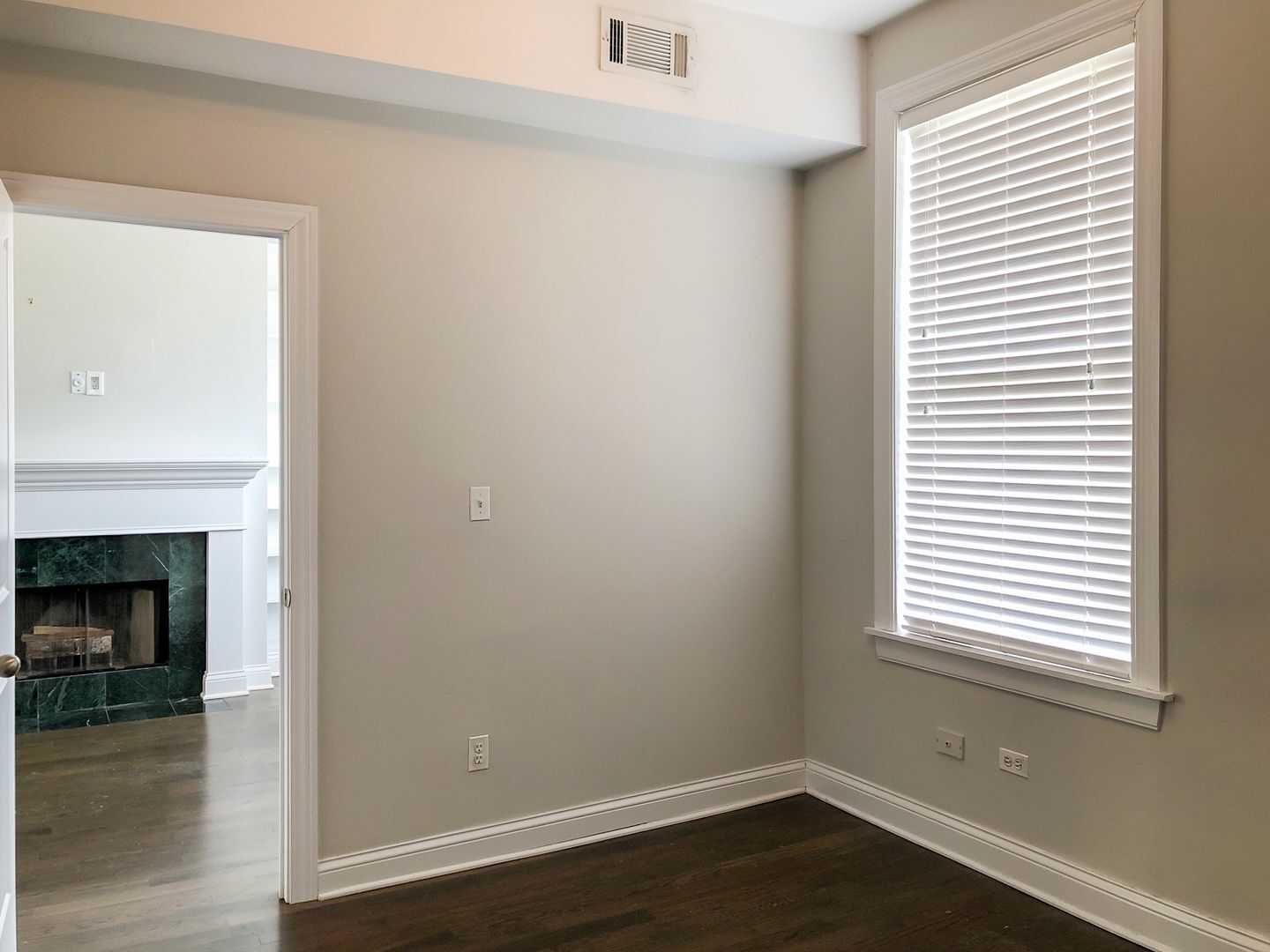 Building Photo - 3856 N Southport Ave