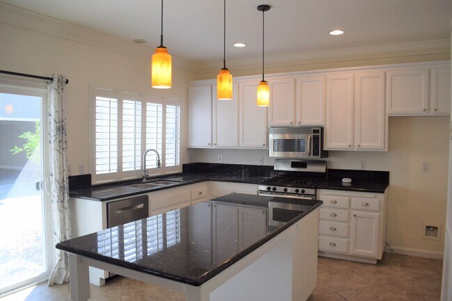 Building Photo - 9456 Cedarview Way