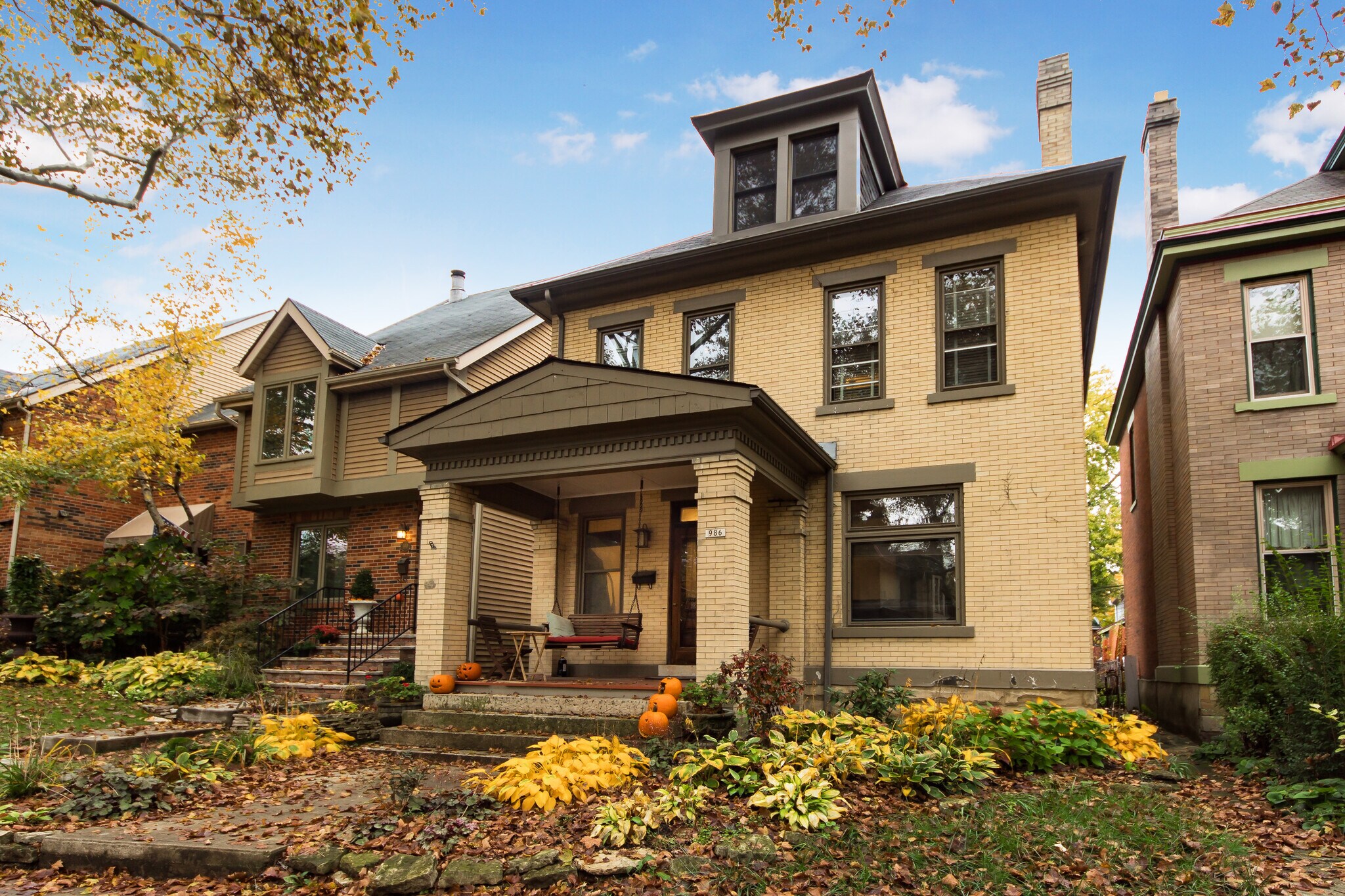 Building Photo - 986 Neil Ave