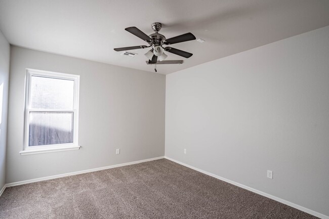 Building Photo - 3 Bed 2 Bath With Office in Tulsa