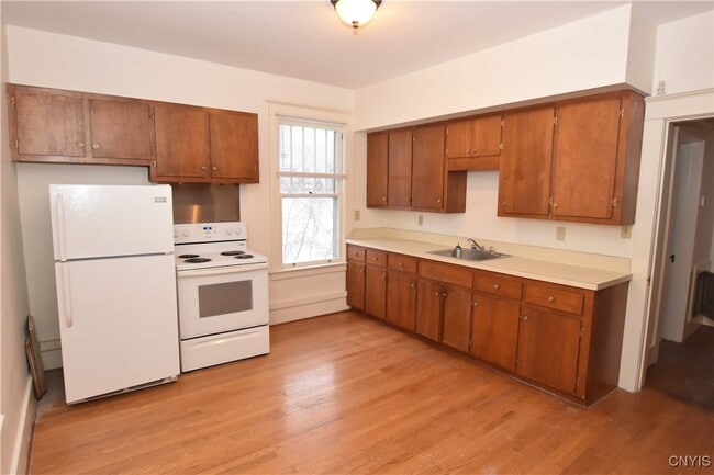 Building Photo - 2318 Genesee St