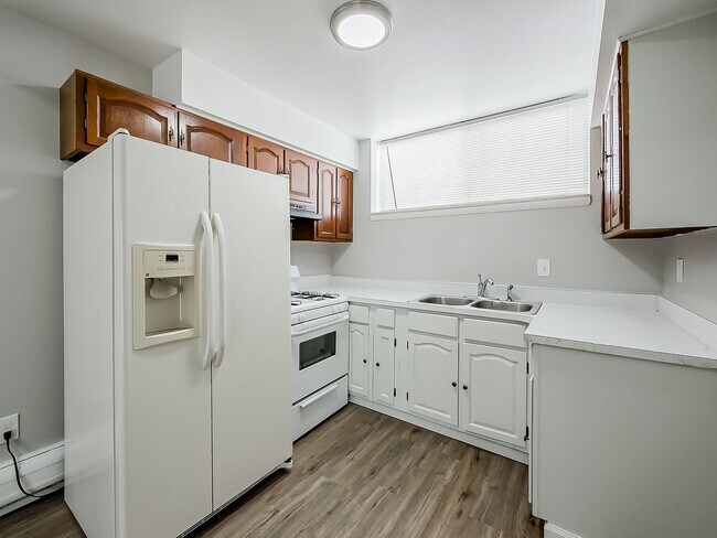 Building Photo - Freshly Remodeled 1BR Retreat in Desirable White Lake – Move-In Ready!