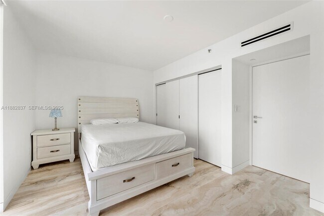 Building Photo - 5900 Collins Ave