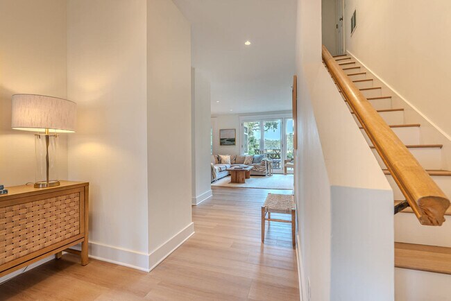 Building Photo - 8 Heath Dr