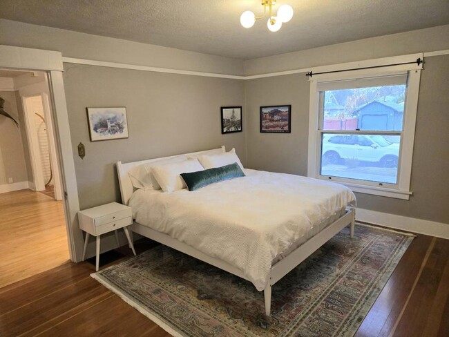 Building Photo - 1010 N 7th St